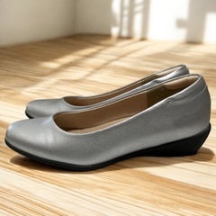 新品未使用品 大人のくつろぎ美パンプス シルバー 22.5cm スクエアトゥ ローヒールの画像