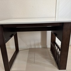 セラミックダイニングテーブル椅子4点セットの画像