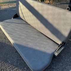 軽バン2列目シートの画像