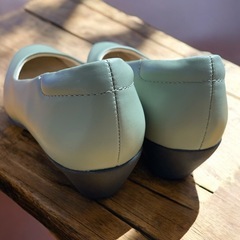 大人のくつろぎ美パンプス モスグリーン スクエアトゥ ローヒール 痛くないの画像