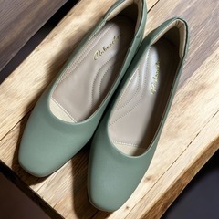 大人のくつろぎ美パンプス モスグリーン スクエアトゥ ローヒール 痛くないの画像