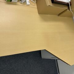 作業テーブル（茶色）の画像