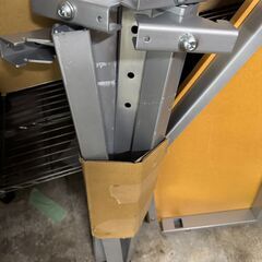 作業テーブル（茶色）の画像