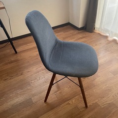 チェア1人がけブルーグレーファブリック木製の画像