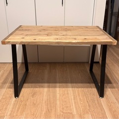 ヴィンテージ風テーブルの画像