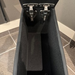 車用品(センターコンソールに被せるアームレスト)⚠️シガーソケットが壊れている為、USBなどが使えないですの画像