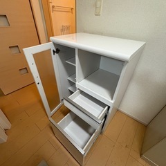 【引渡し決定済】キッチンカウンター 食器棚付きの画像