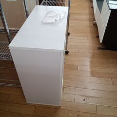 ★リユースのサカイつくば店★TK7717  扉付収納 ホワイト H73×D36×W76 クリーニング済みの画像