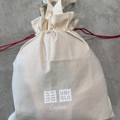 猫用品(餌とエリザベスカラー)の画像