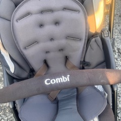combi代付きベビーカーとバウンサーの画像