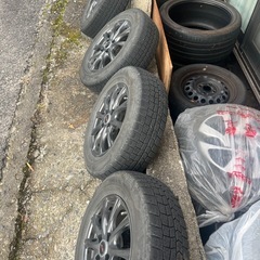 アクア　ダンロップスタッドレスタイヤの画像