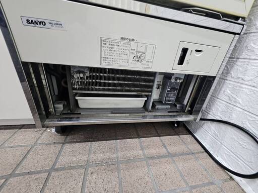 【業務用】冷凍ショーケース（動力・SANYO SRL-2065N）　キャスター付き