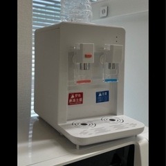 デスク・ウォーターサーバー・傘立て
の画像