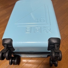 日向坂46 キャリーケースの画像