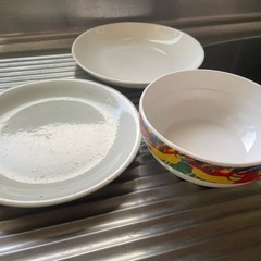 食器3枚の画像