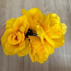 黄色　バラ　造花の画像