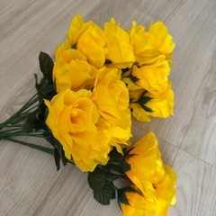 黄色　バラ　造花の画像