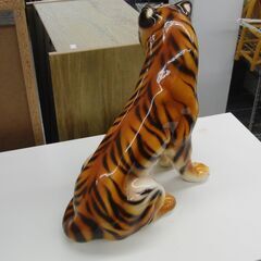 タイガー 置物 虎 ベンガルトラ イタリア製 陶器 高さ32cm 縁起物 オブジェ 札幌 手稲の画像