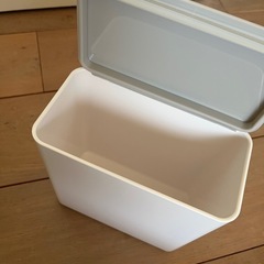 山崎実業 マグネット&シンク扉ゴミ箱 ホワイト の画像