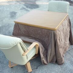 中古 USED 家具調ダイニングこたつ ジルバ975 上久商店製 幅90cm×奥行75cm×高さ68cm 椅子２脚 こたつ布団つき 2013年製（製造終了品です）現行品だと16万円強するかもの画像
