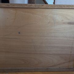 大きな凹み・すり傷ありのハイチェスト（多目的保管に重宝します）の画像