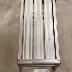 折りたたみ脚立の画像