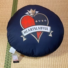 ツイステ ハーツラビュル クッションの画像