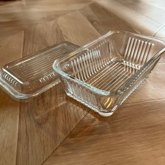 ガラス製のバターケースの画像