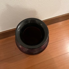 茶系の陶器花瓶の画像