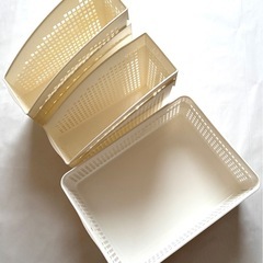 白い収納バスケット7点セット（ファイルボックス5／浅型バスケット2）通気穴タイプの画像