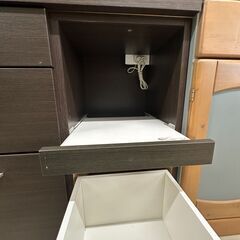 【ジャングルジャングル滋賀草津店】ジモティ来店特価!!　食器棚　ﾀﾞｰｸﾌﾞﾗｳﾝ　J-2512108の画像