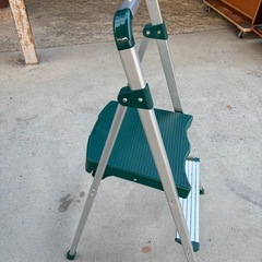 大型天板の軽量上わく付踏台の画像