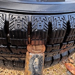 問い合わせが多いのでゆっくり返信していきます)スタッドレスタイヤの画像