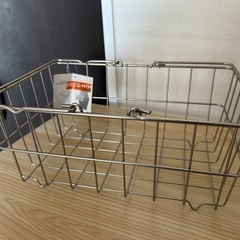 ニトリ 小さめワイヤーバスケット２つの画像