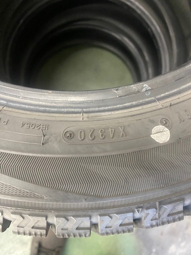 【取引中
】スタッドレスタイヤ 155/65R14