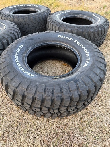 BFグッドリッチ　中古　マッドタイヤ　LT305/70R16