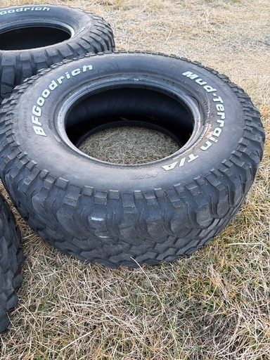 BFグッドリッチ　中古　マッドタイヤ　LT305/70R16