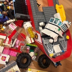 LEGO色々盛り合わせセット　人形多数、消防ボート、カフェなどの画像
