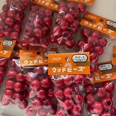 トーホー ウッドビーズ 16mm 丸型 赤 レッド 11袋セットの画像