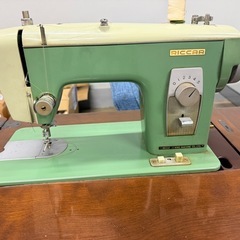 アンティーク ミシンの画像