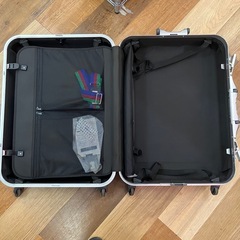 中古品　大型スーツケース/キャリーバッグ　状態良好の画像