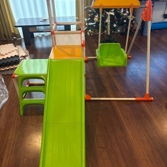 す折りたたみ滑り台、ジャングルジムの画像