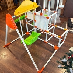 す折りたたみ滑り台、ジャングルジムの画像