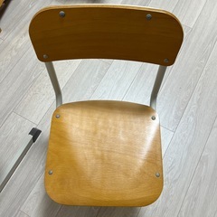 机と椅子セットの画像