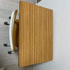 机と椅子セットの画像