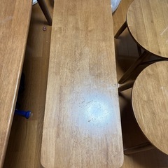 テーブルとイスセットの画像