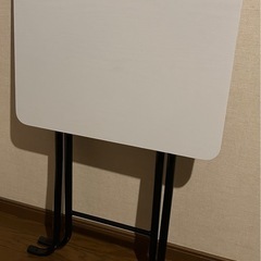折りたたみ机 ホワイト 幅560mm × 奥行き420mm × 高さ700mmの画像