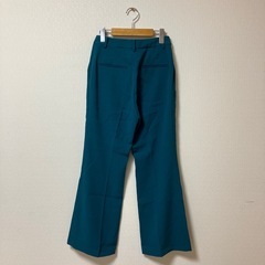 UNIQLOティール フレアパンツ ハイウエストの画像