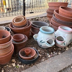 【0円無料！】テラコッタ鉢・角鉢・大小丸鉢の画像