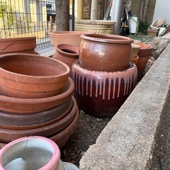 【0円無料！】テラコッタ鉢・角鉢・大小丸鉢の画像